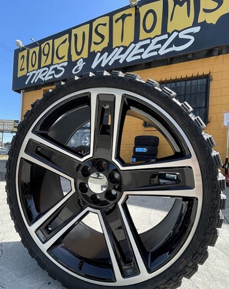 26" CHEVY REPLICAS WITH 33X12.50R26  MUD TIRES