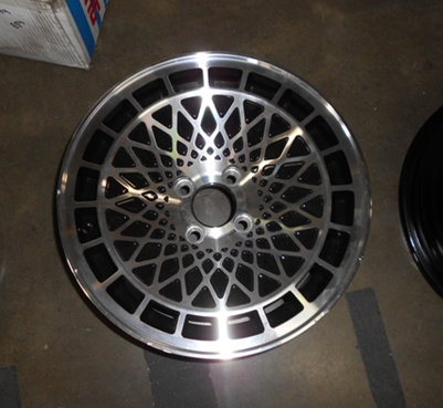 DRIFT L441 DR9 15X8+25 4X100 C.B 73.1 GLOSS BLACK MACHINE FACE & LIP [out-of-round] *d