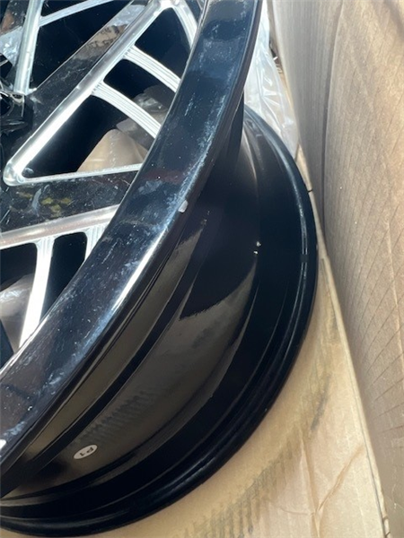 XTREME MUDDER XM-345 20X10-6 5X139.7+5X150 C.B 110 GLOSS BLACK MILLED [MOUNTED][SCRATCH]