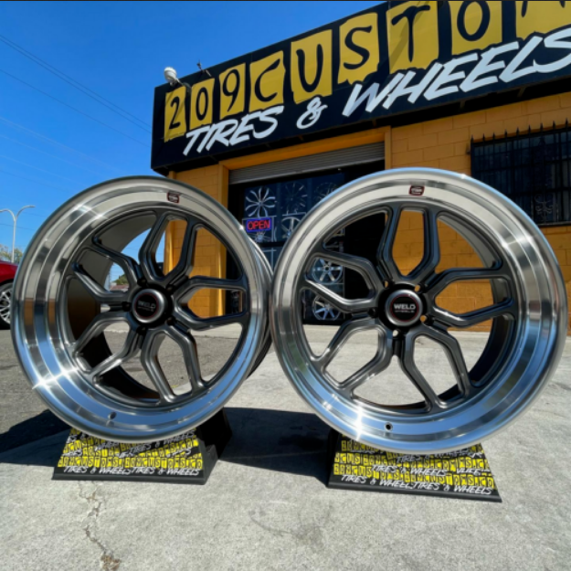 Set of 4 22" WELD VENTURA S108 GUN METAL + POLISHED LIP 22X8.5 + 22X10.5 5X127 5X5 Chevy OBS 1500 C-10 (WHEELS ONLY)