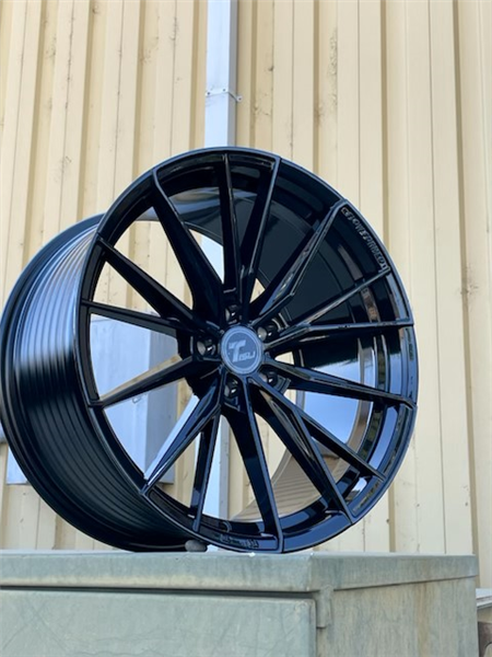 GALAXY 19X9.5 5X114.3 +40MM 73.1 GLOSS BLACK ** FLOW FORM**Light Weight**