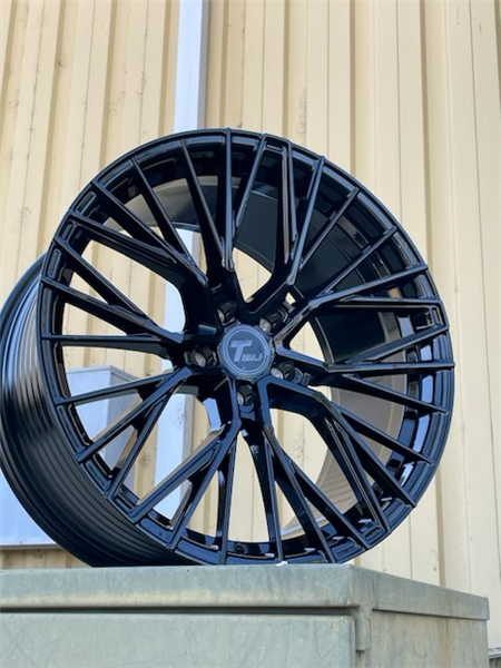 NIGHTHAWK 20X10.5 5X114.3 +40MM 73.1 GLOSS BLACK ** FLOW FORM***Light Weight**