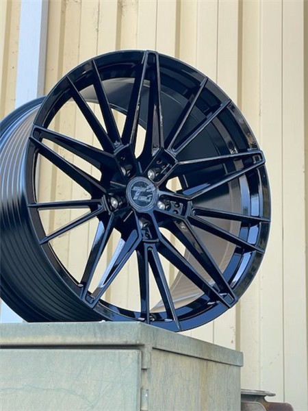 PHOENIX 20X10 5X114.3 +40MM 73.1 GLOSS BLACK ** FLOW FORM***Light Weight**