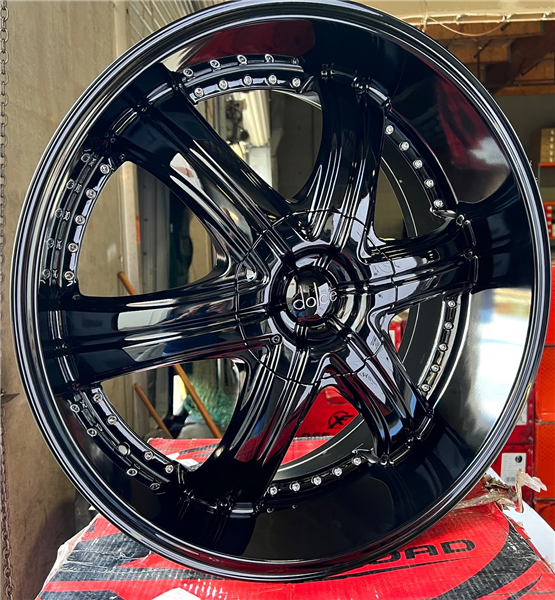 DOLCE-DC28 GLOSS BLACK 22X9.5 5X115/5X4.75 +18 +78.3