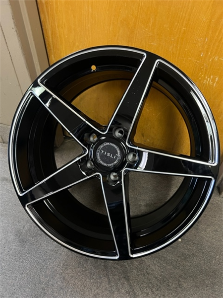 PROWL 18X8.5 5X114.3 +35MM 73.1 GLOSS BLACK MILLED ** FLOW FORM **