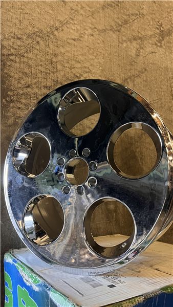 GIO-723 18x7.5 4x100 / 4x4.5 +42 C.B 73.1