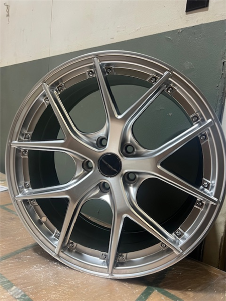 VS09 19X8.5 5X112 +35MM 73.1 HYPER SILVER W/CHROME RIVETS