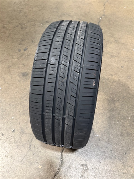 265/40R22 ROYALBLACK RACINGTRAC 106W